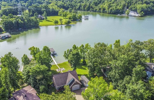 Ten Mile Casa | Chill on Watts Bar Lakefront with Private Dock!
