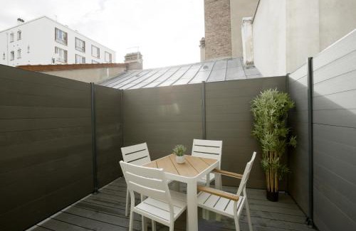Parc-de-Montsouris Apartamento | Chill-out on Private Patio in Vintage Masterpiece
