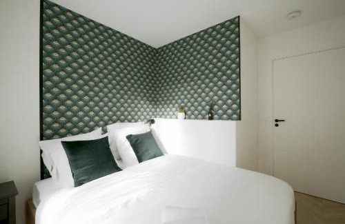 Parc-de-Montsouris Apartamento | Chill-out on Private Patio in Vintage Masterpiece