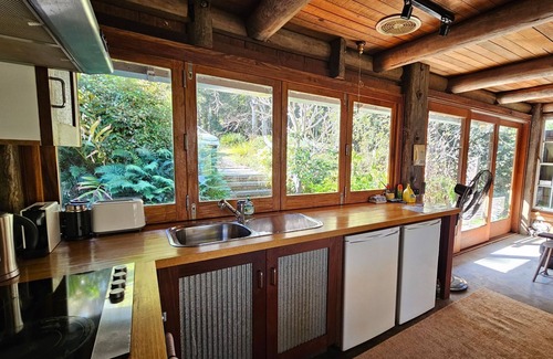 Bungwahl Cabina | Chill Out on the shores of the beautiful Myall Lake
