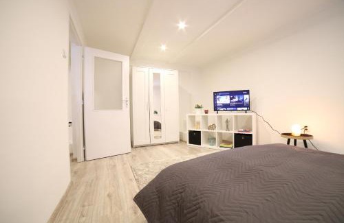 Palmovka Apartamento | Chill Vibes Netflix, PS5 & Free Parking!