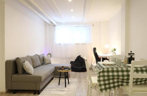 Palmovka Apartamento | Chill Vibes Netflix, PS5 & Free Parking!