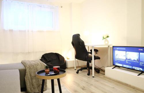 Palmovka Apartamento | Chill Vibes Netflix, PS5 & Free Parking!