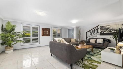 Coffs Harbour Casa | Chillax - Walk to Beach, Sauna, Pet-Friendly, Sleeps 6