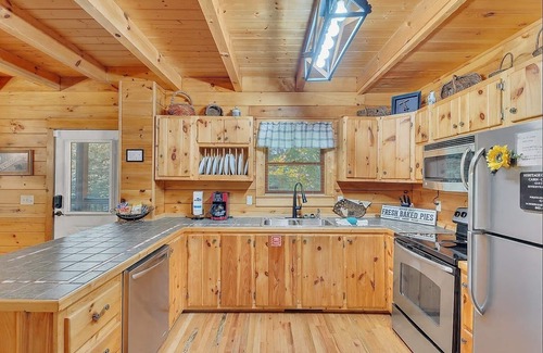 Caton Cabina | Chillin N Grillin 2 Bedroom Cabin