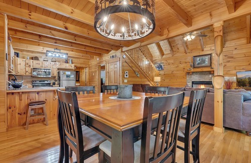 Caton Cabina | Chillin N Grillin 2 Bedroom Cabin