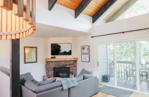 Intermountain Casa | Chillside Chalet Modern West Vail Townhouse!