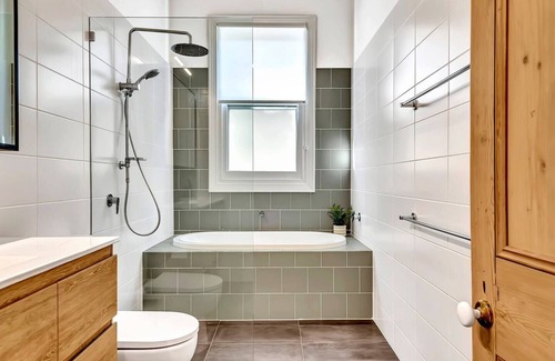 Birkenhead Cabaña | Chimney Cottage Family Gem where Beach meets Port