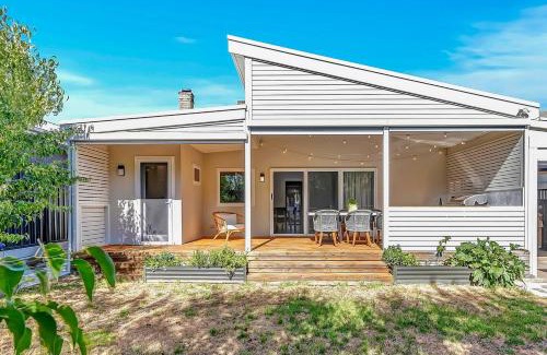 Birkenhead Casa | 'Chimney Cottage' Family Gem where Beach meets Port