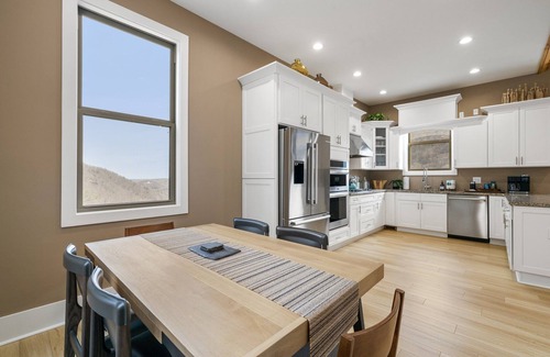 Chimney Rock Casa | Chimney Rock on Stilts By CM | Epic Views, Hot Tub & Dogs Welcome!