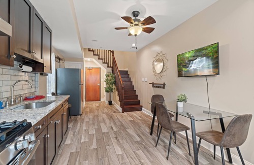 Chinatown Apartamento | Chinatown Bi-Level 2BR Apartment + Basketball Court