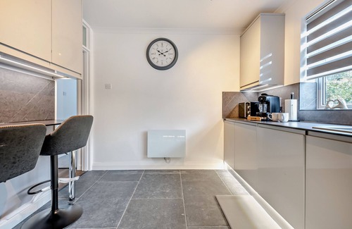 West Cliff Apartamento | Chines Charm Stylish 3-Bedroom Bournemouth Beach Apartment