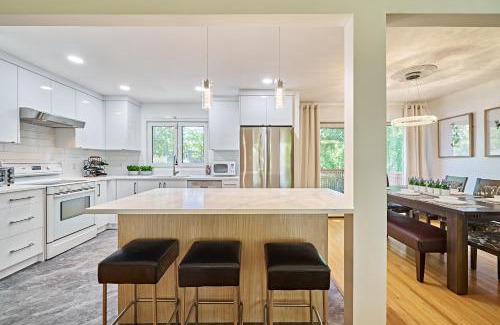 Southwest Calgary Casa | Chinook Executive Entire House