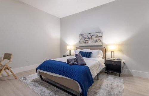 Historic Downtown Apartamento | Chique Loft 15 Min from NYC with City View & Pool