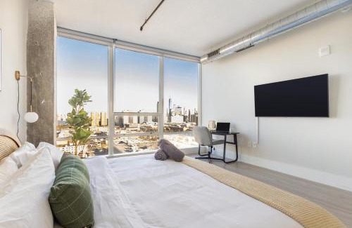 Historic Downtown Apartamento | Chique Loft 15 Min from NYC with City View & Pool