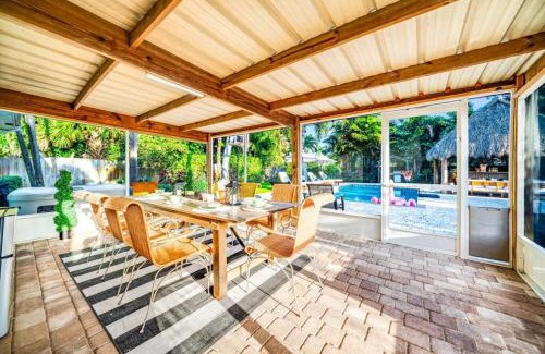 Pompano Beach Casa | Chique Pool and Tiki Resort