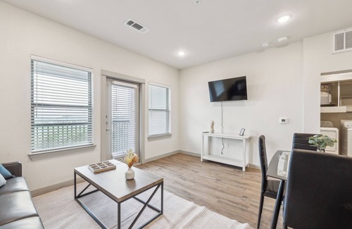 Cleburne Apartamento | Chisholm Trace 1233 I Spacious 1 Bed 1 Bath