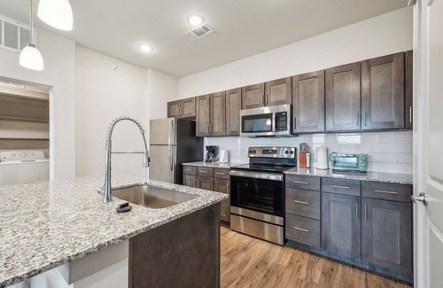 Cleburne Apartamento | Chisholm Trace 1233 I Spacious 1 Bed 1 Bath