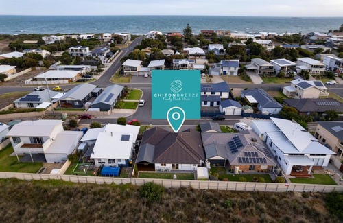 Hayborough Casa | Chiton Breeze Stylish Family Beach House With Kids Retreat, 200m From Beach