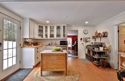 East Haven  Rutland County Otro | Chittenden Farmhouse: Historic 4BR/2BA, 20 Min to Killington, 7 Min to Mountaintop Resort