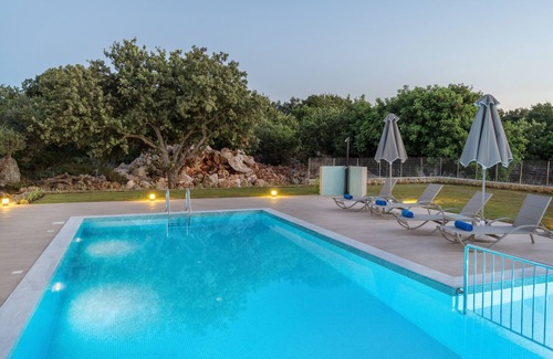 Atsipópoulon Villa | Chloe, nueva villa moderna, 3 dormitorios, campo único, piscinas privadas y para niños