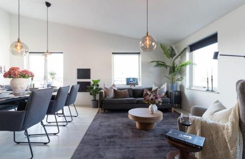 Bastad Casa | Chocolaty Warmth Home 3BR Flat with Cozy Balcony