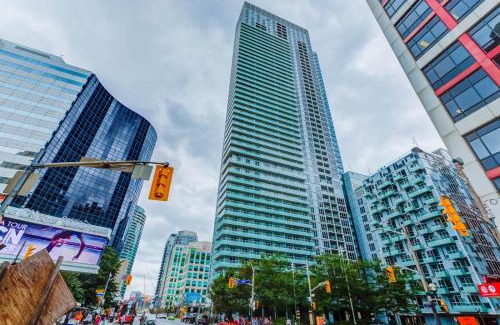 Toronto Entertainment District Apartamento | CHOL Furnished Suites Heart of Downtown Toronto, 2 Beds, Free Parking, CN Tower View