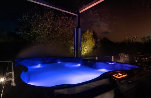 Ford Casa | Choller Lake Lodges - The Lake House With Private Hot Tub