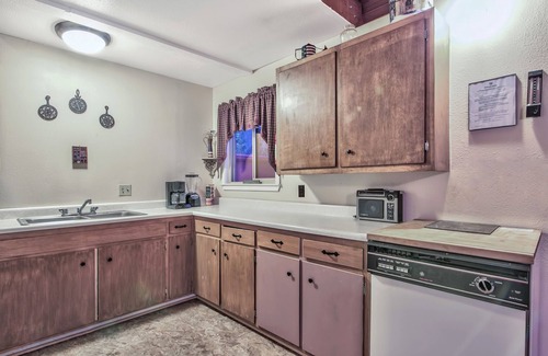 North Upper Truckee Cabina | Cholula 811c 4 Bedroom Cabin by RedAwning