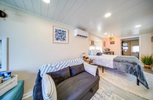 Adrian Furnace Apartamento | Choo Choo Blue, Converted Railcar in DuBois!