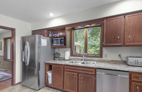 West Olive Casa | Choose either Christmas or New Year’s- Private Mini Resort w Indoor Pool & Sauna