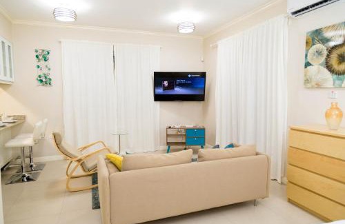 Saint Andrew Apartamento | Choose To Be Happy at EI8HT! - Super Studios and Penthouse Apartment