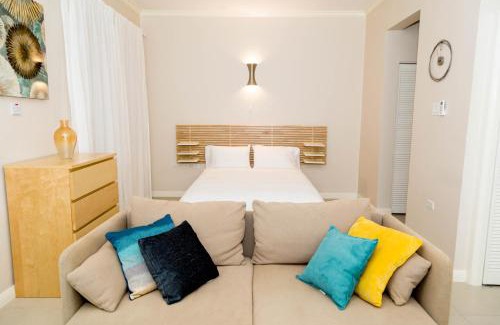 Saint Andrew Apartamento | Choose To Be Happy at EI8HT! - Super Studios and Penthouse Apartment