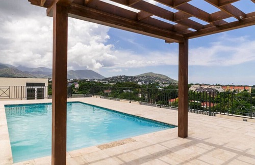 Barbican Apartamento | Choose To Be Happy @ Twenty 2A #201 [2-Bedroom w/ Pool]