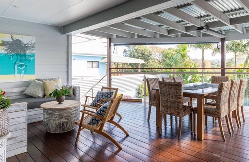 Mona Vale Casa | Choose your Beach from this Resort Style Getaway