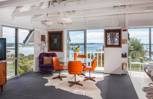 Mount Pleasant Casa | Christchurch - Art space, sea views, private