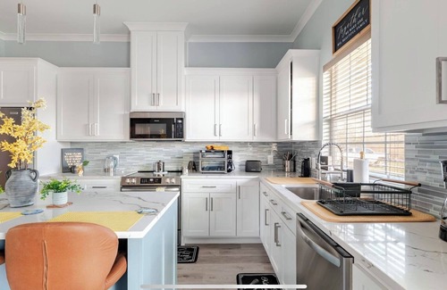 Emory Casa | Christian & Charming 2-bedrooms with fitness room in Emory