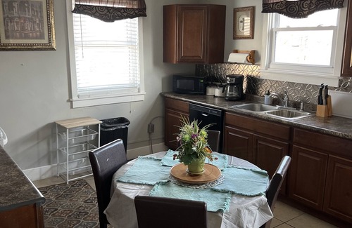 Williamstown Apartamento | Christian, veteran, family owned and operated