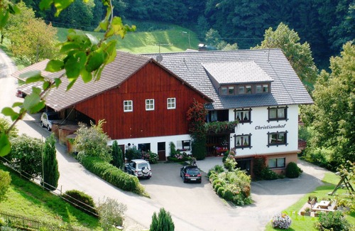 Oppenau Apartamento | Christianshof - Holiday Apartment '2' with Mountain View, Shared Garden and Wi-Fi