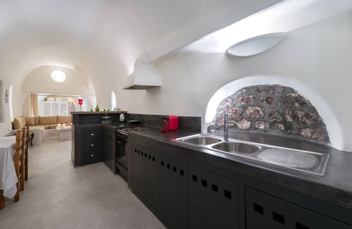 Fira Casa | Christina's Cave House