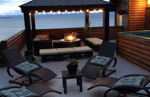 Regional District of Nanaimo Casa | sleeps14 Beachfront Log Home, hot tub, watercraft clam/oyster many hiking trails