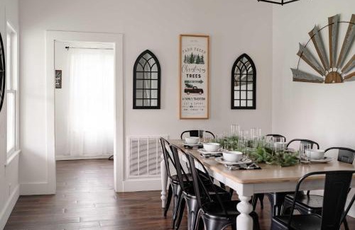 Benton Harbor Casa | Christmas Tree Farm - Evergreen Escape