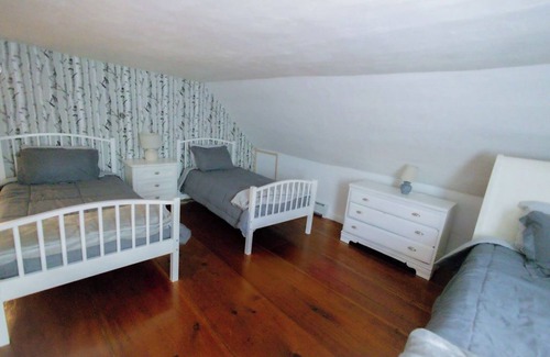 Guild Otro | Christmas Tree Farmhouse staywith great view and 16 acres of walking trails