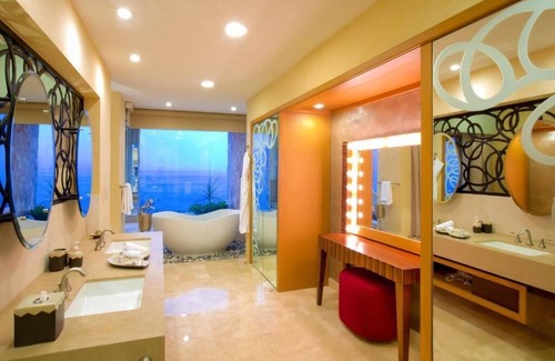 Conchas Chinas Complejo | Xmas at Garza Blanca: 2-bdrm Beachfront suite in Puerto Vallarta resort.Sleeps 6