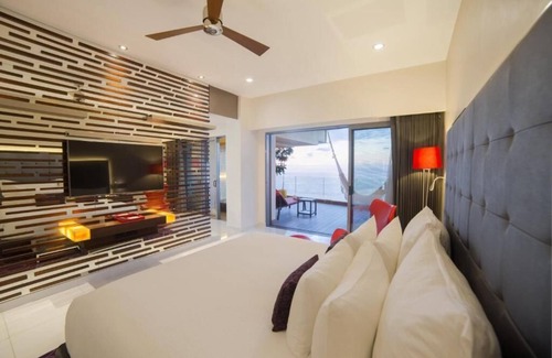 Conchas Chinas Complejo | Xmas at Garza Blanca: 2-bdrm Beachfront suite in Puerto Vallarta resort.Sleeps 6
