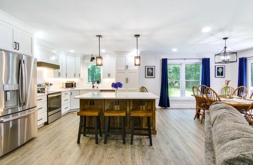 Snow Hill Casa | Christys Cottage with Hot Tub - 2 Mi to Beach!