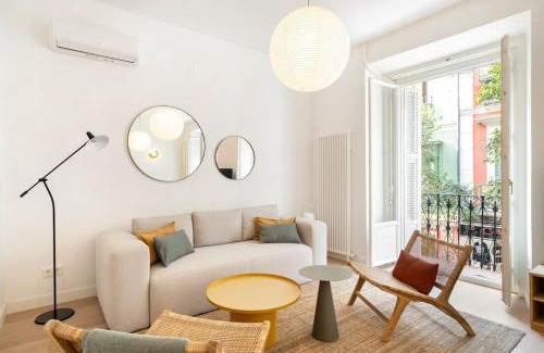 Justicia Apartamento | Chueca Fuencarral - 5 Bdrms 5 Baths 12 pax