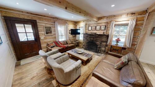 Red River Casa | Chula Vista Cabin - Pet Friendly - WiFi - Washer - Dryer - Fireplace - Grill