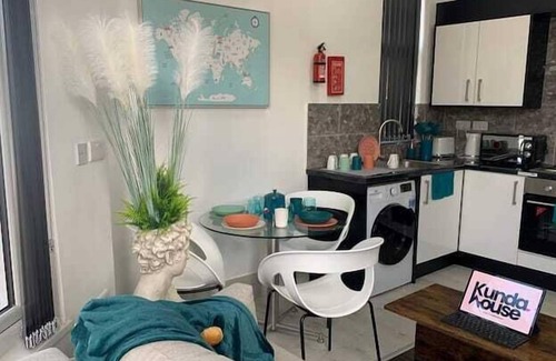 Moseley Casa | Church - Apartment 1