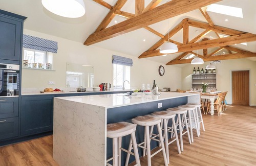 Dunwich Cabaña | CHURCH FARM BARN, pet friendly, luxury holiday cottage in Westleton
